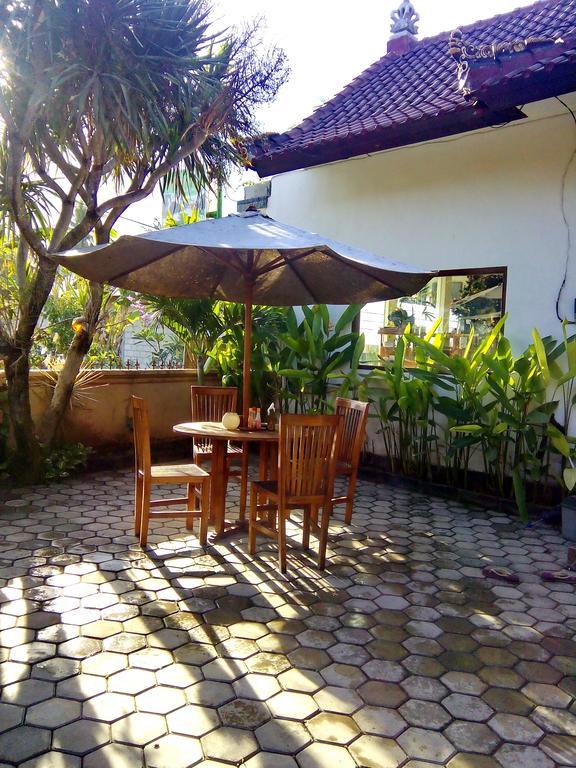 נוסה-למבונגן Arya Inn Enny Salon And Spa מראה חיצוני תמונה