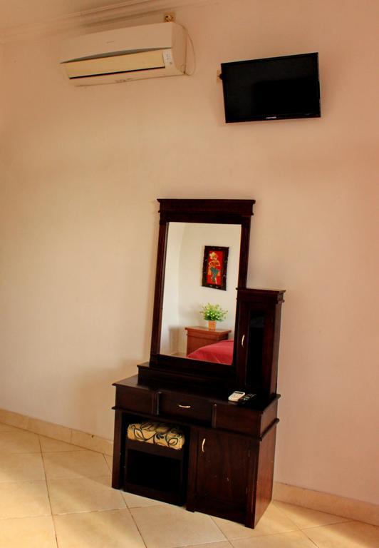 נוסה-למבונגן Arya Inn Enny Salon And Spa חדר תמונה