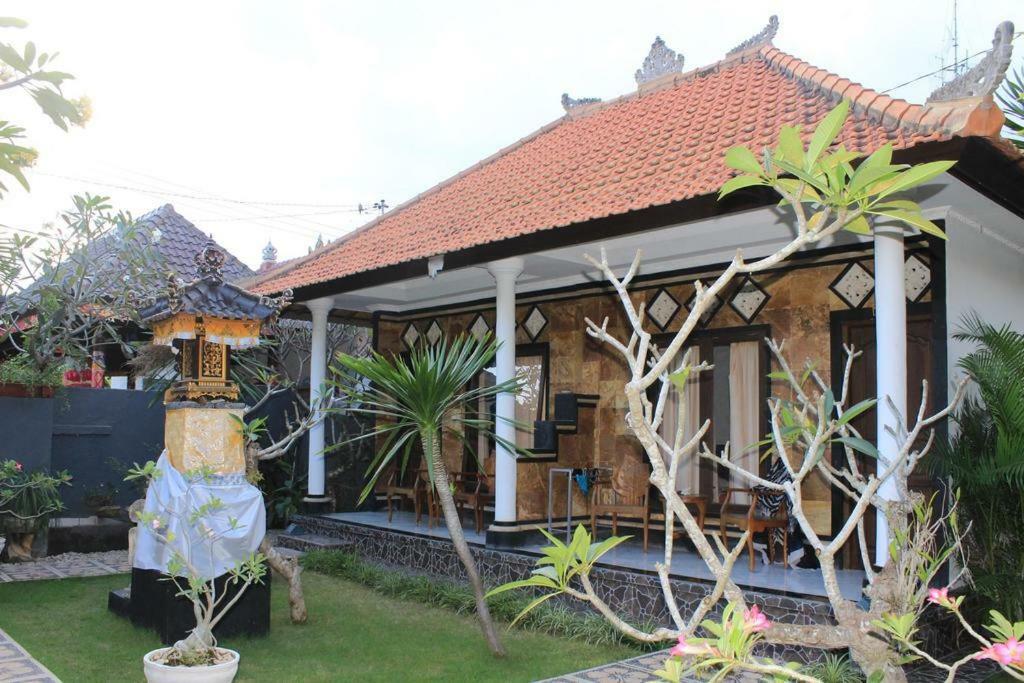נוסה-למבונגן Arya Inn Enny Salon And Spa מראה חיצוני תמונה