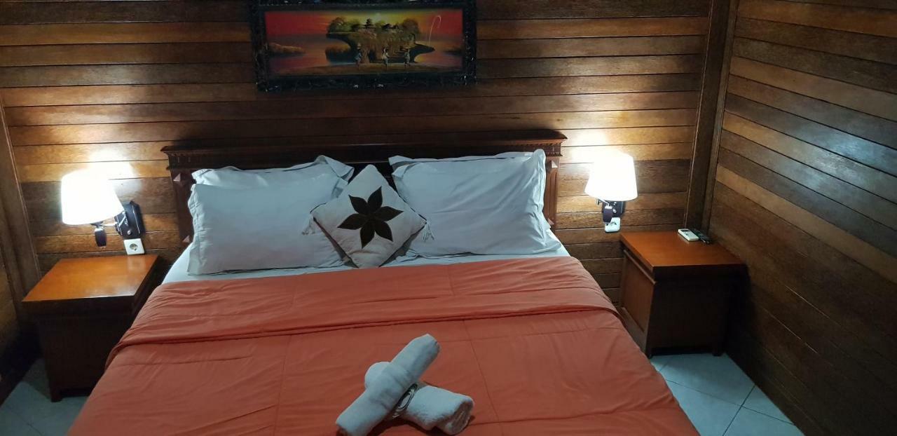 נוסה-למבונגן Arya Inn Enny Salon And Spa מראה חיצוני תמונה